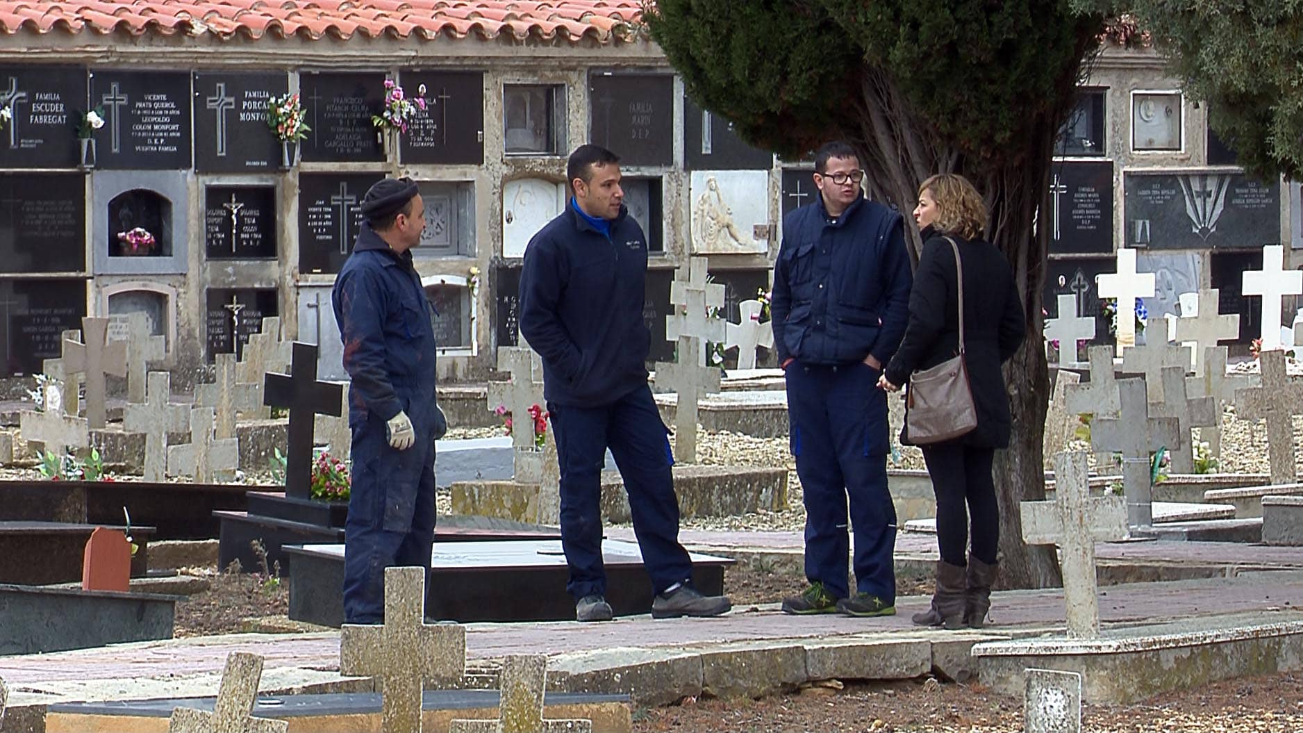 Vilafranca posa a punt el cementiri pel dia de Tots Sants