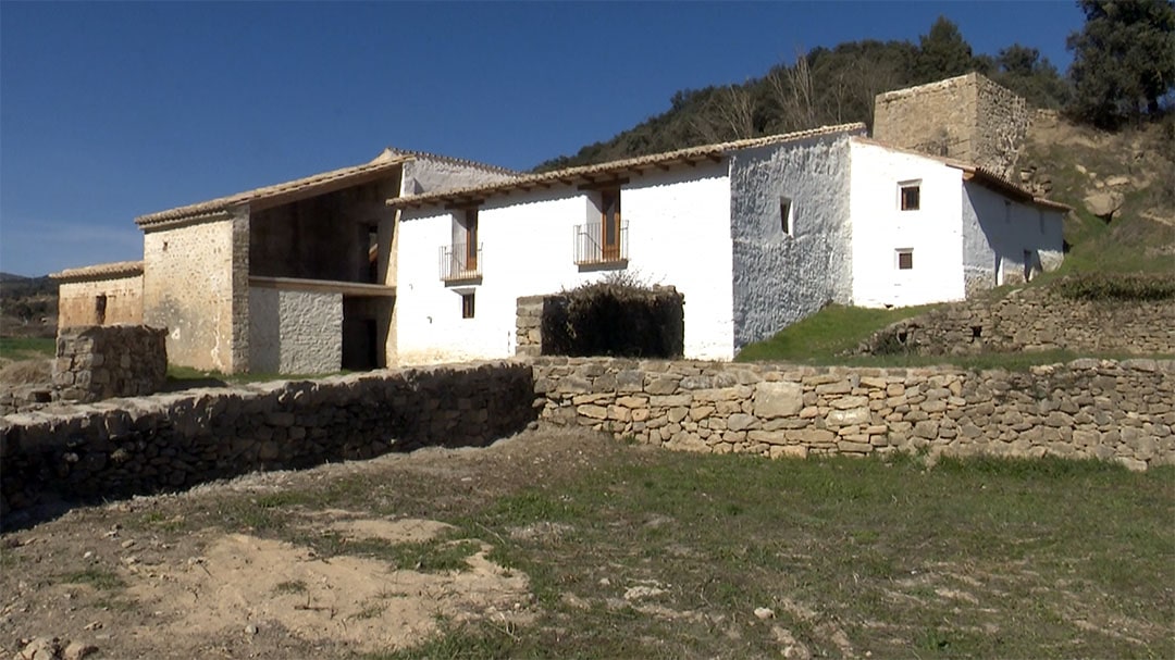 Es reparen les parets de pedra a Sant Onofre