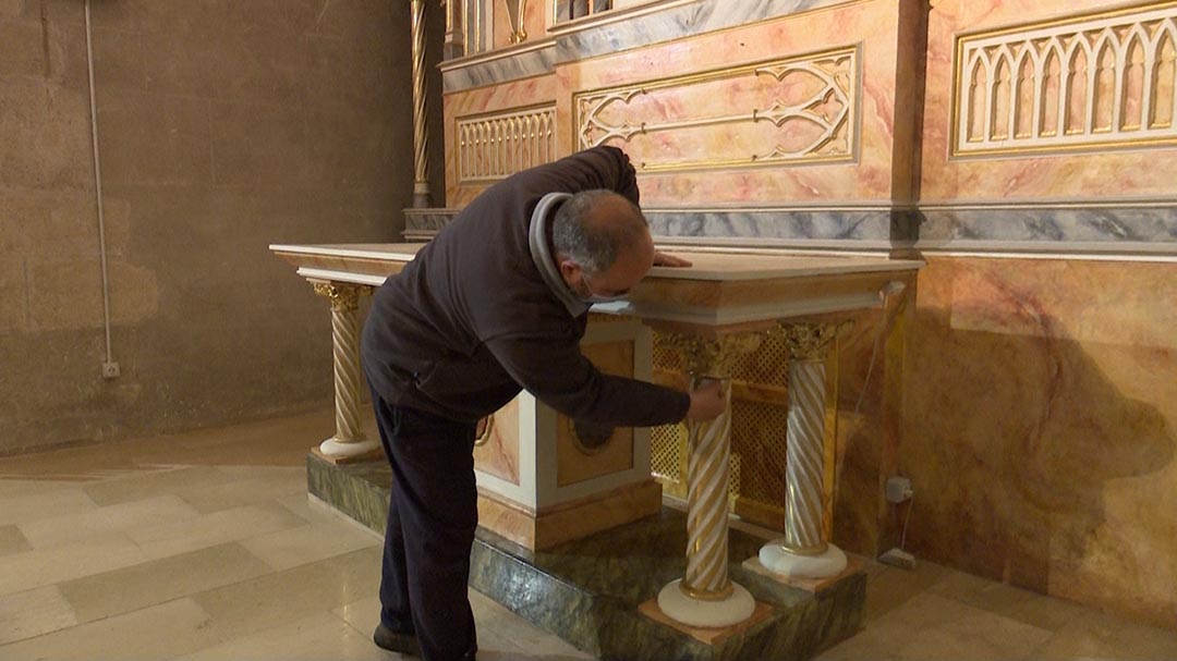 Es restauren dos altars de l’església de Vilafranca