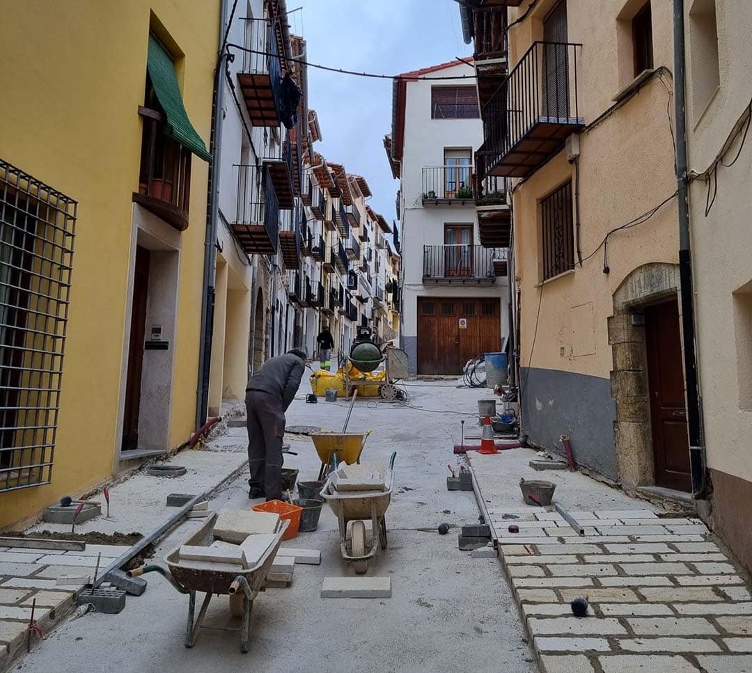 Reprenen les obres del carrer Zaporta de Morella