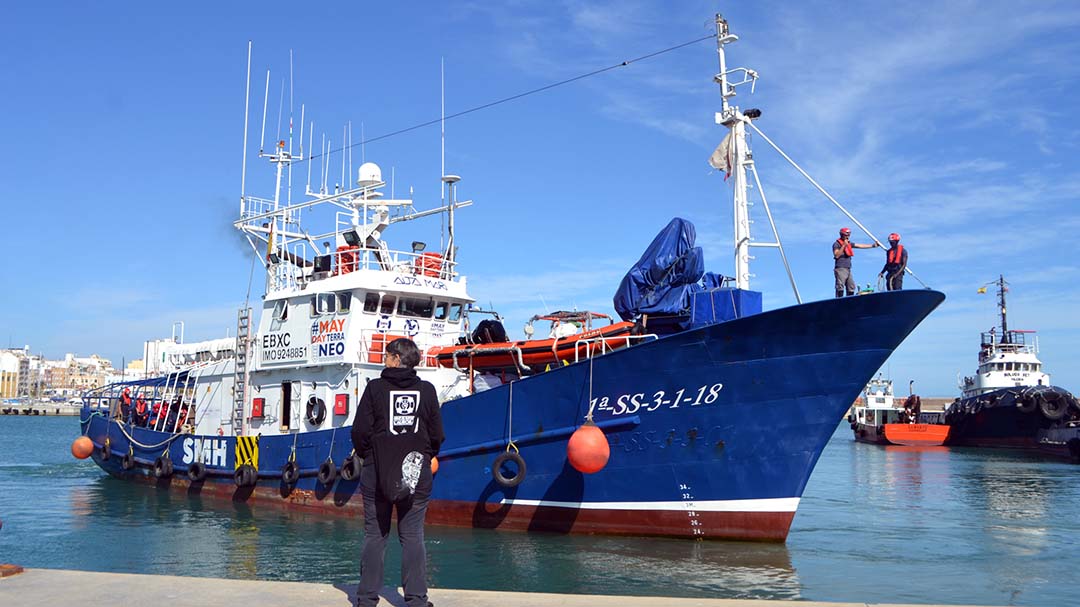 El vaixell de rescat Aita Mari atraca al port de Vinaròs