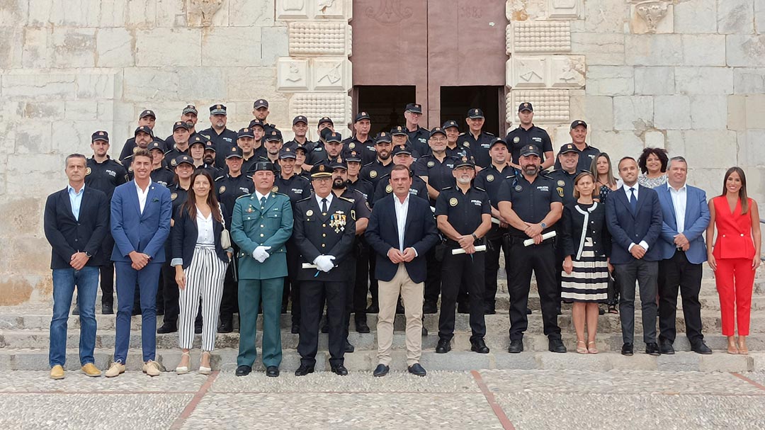 La Policia de Peníscola celebra el Patró amb el reconeixement a catorze agents i un civil