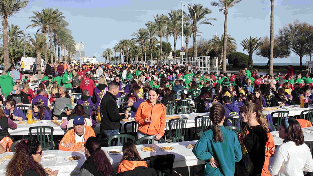 La multitudinària jornada de paelles, preludi del Carnaval 2023 de Vinaròs