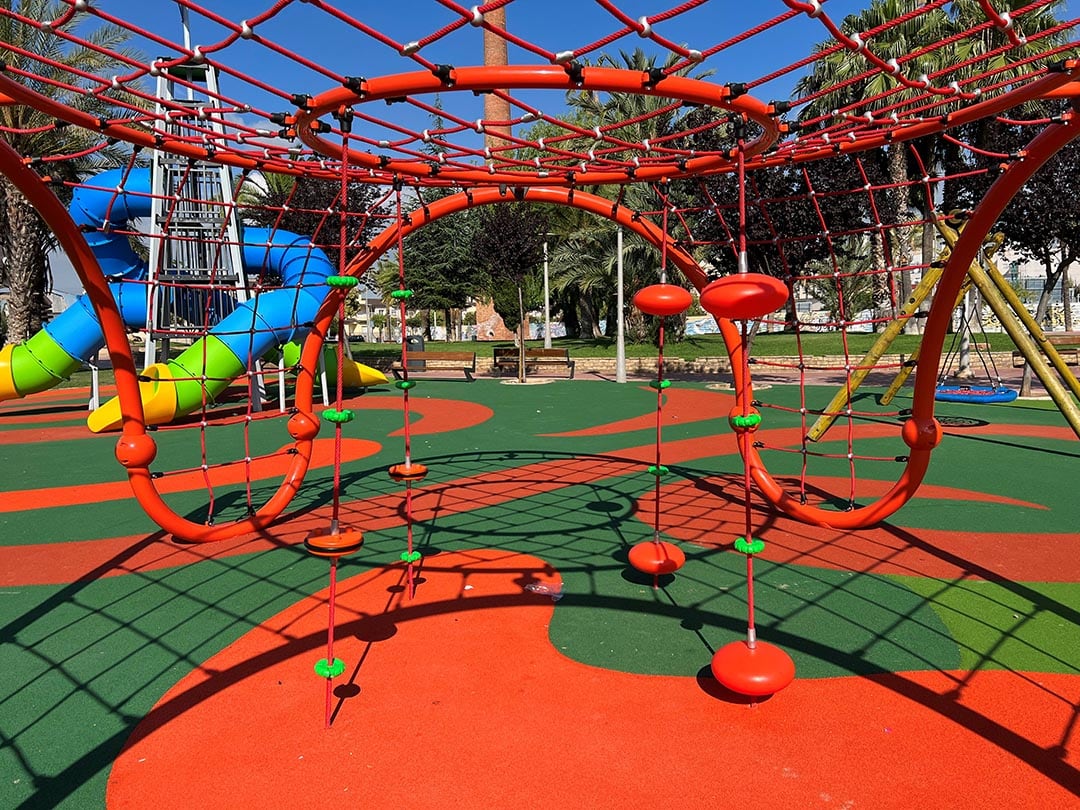 Finalitzen les obres d’adequació del parc infantil de la plaça d’Espanya